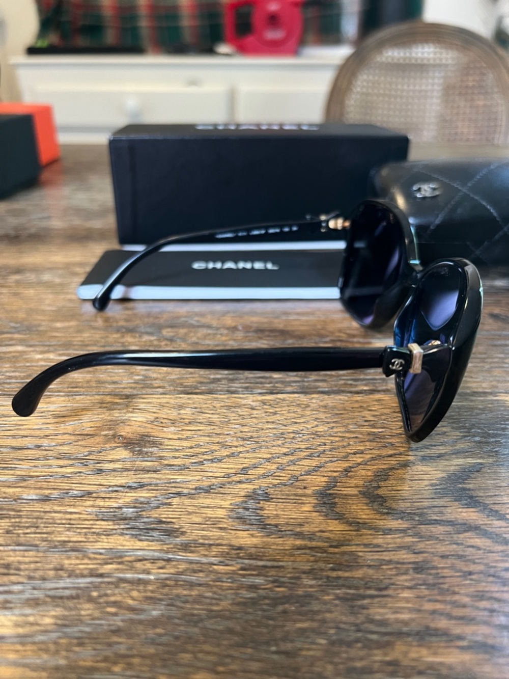 CHANEL Black Oversized Cat-Eye Sunglasses - Picture 5 of 10